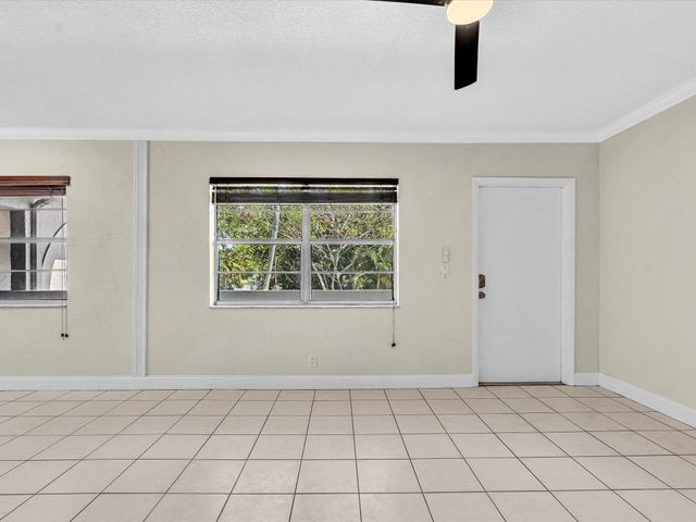 3421 NE 15th Avenue 8, Oakland Park, FL 33334