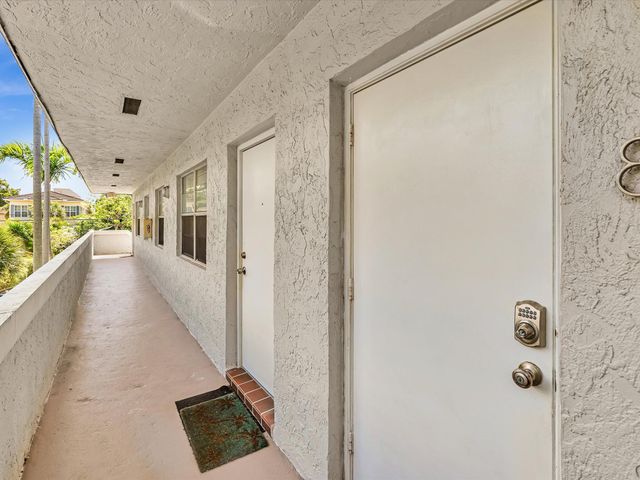 3421 NE 15th Avenue 8, Oakland Park, FL 33334