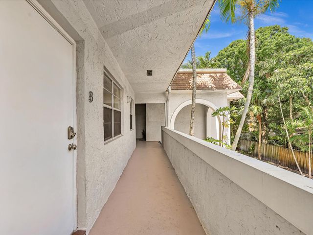 3421 NE 15th Avenue 8, Oakland Park, FL 33334