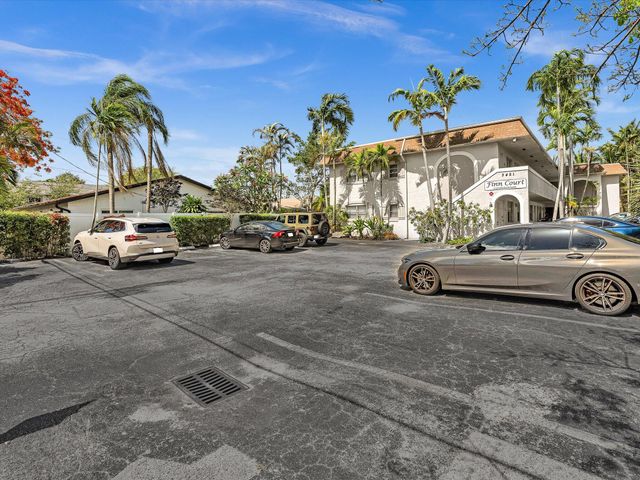 3421 NE 15th Avenue 8, Oakland Park, FL 33334