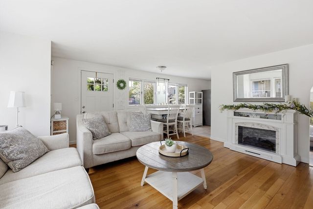 49 Canterbury Rd, Springfield, MA 01118
