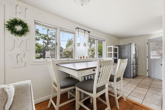 49 Canterbury Rd, Springfield, MA 01118