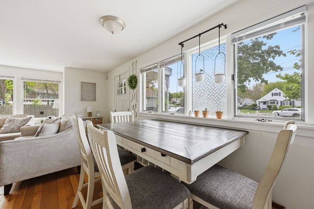 49 Canterbury Rd, Springfield, MA 01118