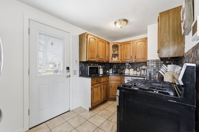 49 Canterbury Rd, Springfield, MA 01118