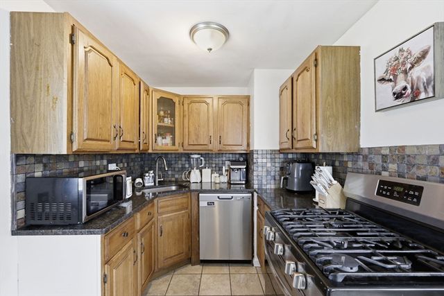 49 Canterbury Rd, Springfield, MA 01118