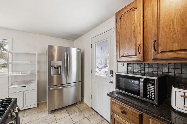 49 Canterbury Rd, Springfield, MA 01118