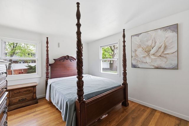 49 Canterbury Rd, Springfield, MA 01118