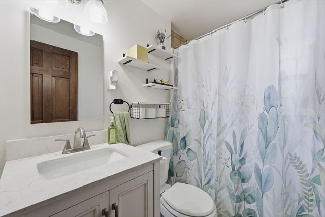49 Canterbury Rd, Springfield, MA 01118