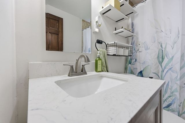 49 Canterbury Rd, Springfield, MA 01118