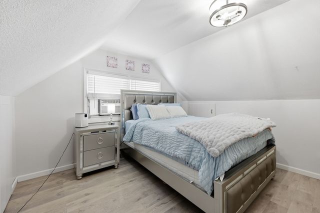 49 Canterbury Rd, Springfield, MA 01118
