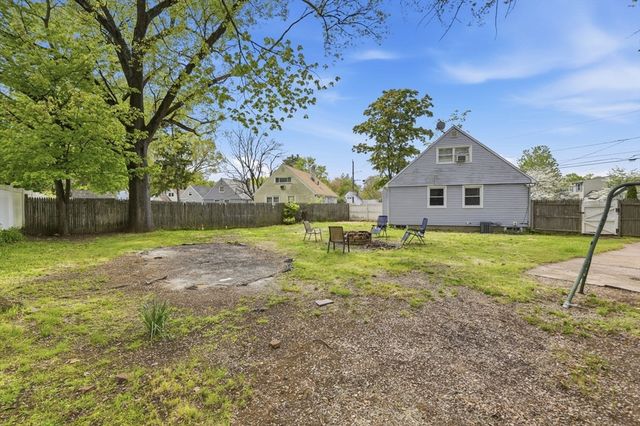 49 Canterbury Rd, Springfield, MA 01118