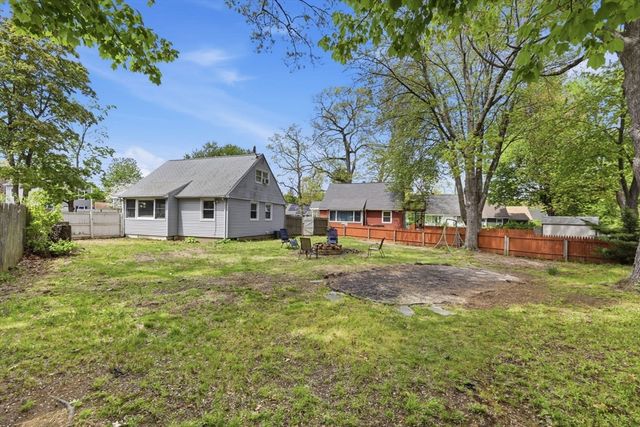 49 Canterbury Rd, Springfield, MA 01118