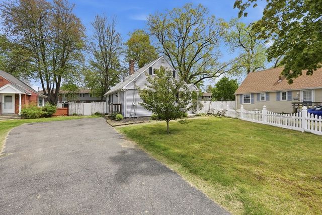 49 Canterbury Rd, Springfield, MA 01118