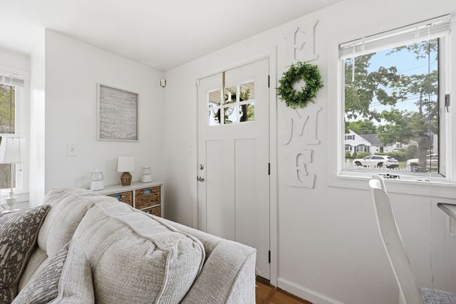 49 Canterbury Rd, Springfield, MA 01118