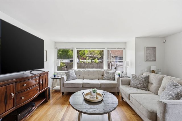 49 Canterbury Rd, Springfield, MA 01118