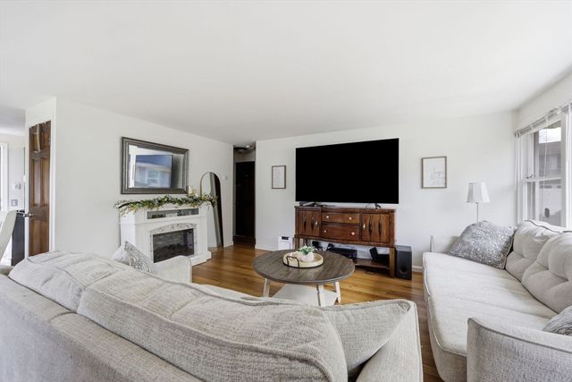 49 Canterbury Rd, Springfield, MA 01118