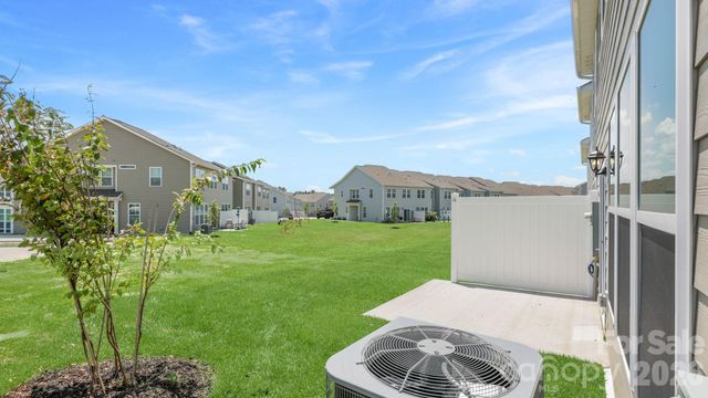 37 Creekview Road, Hendersonville, NC 28792