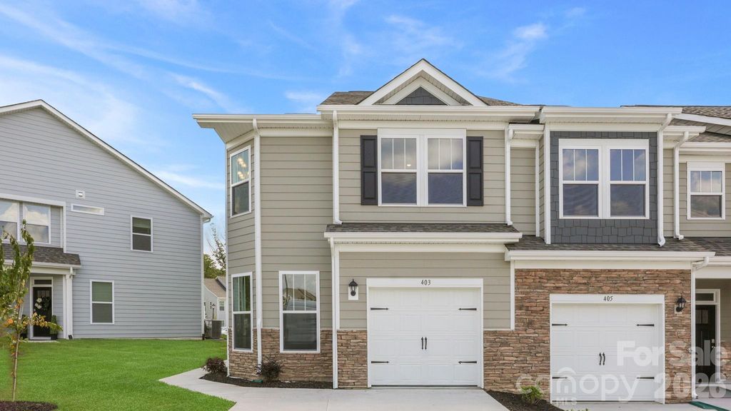 37 Creekview Road, Hendersonville, NC 28792