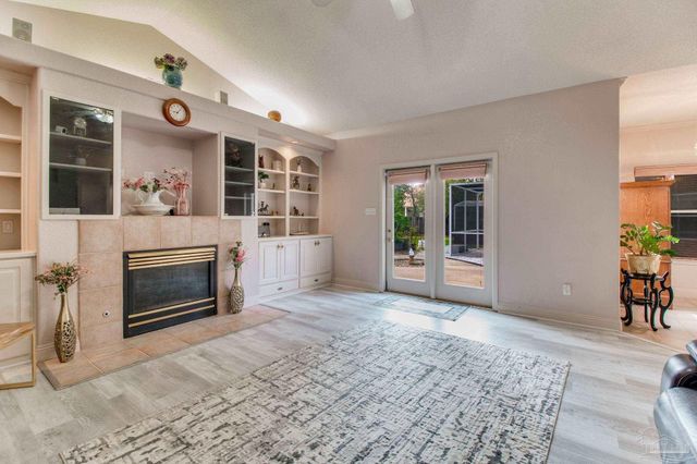 1126 Mary Kate Dr, Gulf Breeze, FL 32563