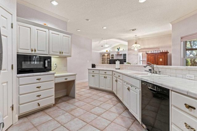 1126 Mary Kate Dr, Gulf Breeze, FL 32563