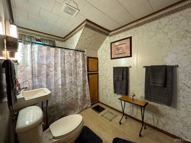 303 S Hematite Street, Bessemer, MI 49911