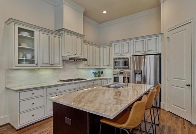 1340 W 25th Street, Houston, TX 77008