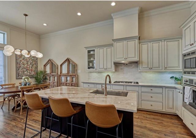 1340 W 25th Street, Houston, TX 77008