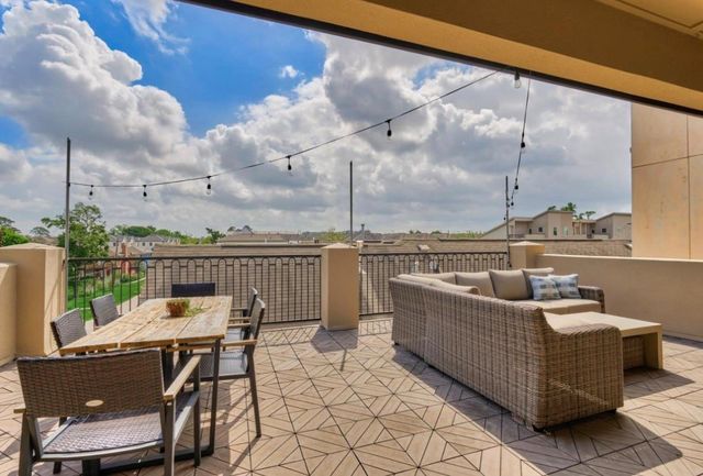 1340 W 25th Street, Houston, TX 77008