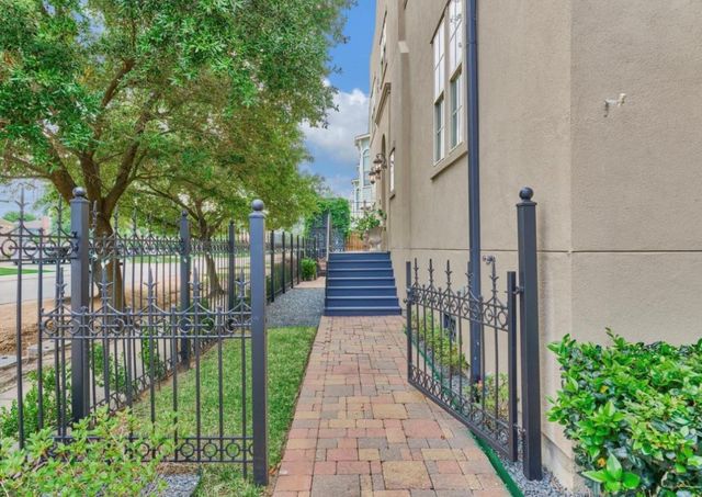 1340 W 25th Street, Houston, TX 77008