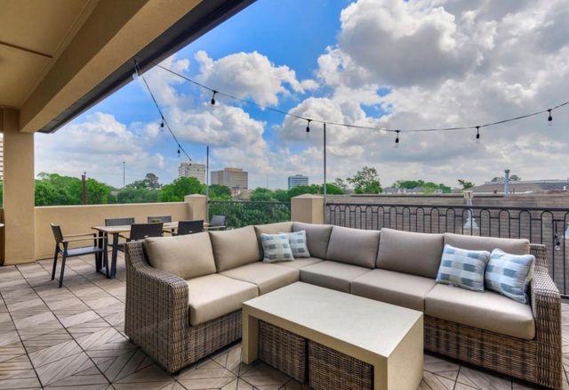 1340 W 25th Street, Houston, TX 77008