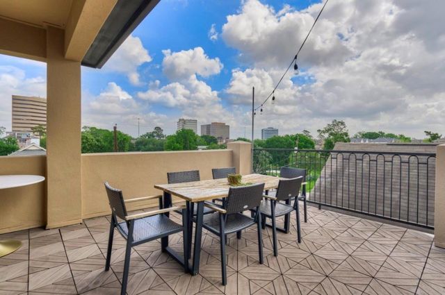 1340 W 25th Street, Houston, TX 77008