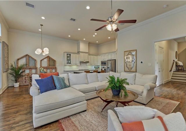 1340 W 25th Street, Houston, TX 77008