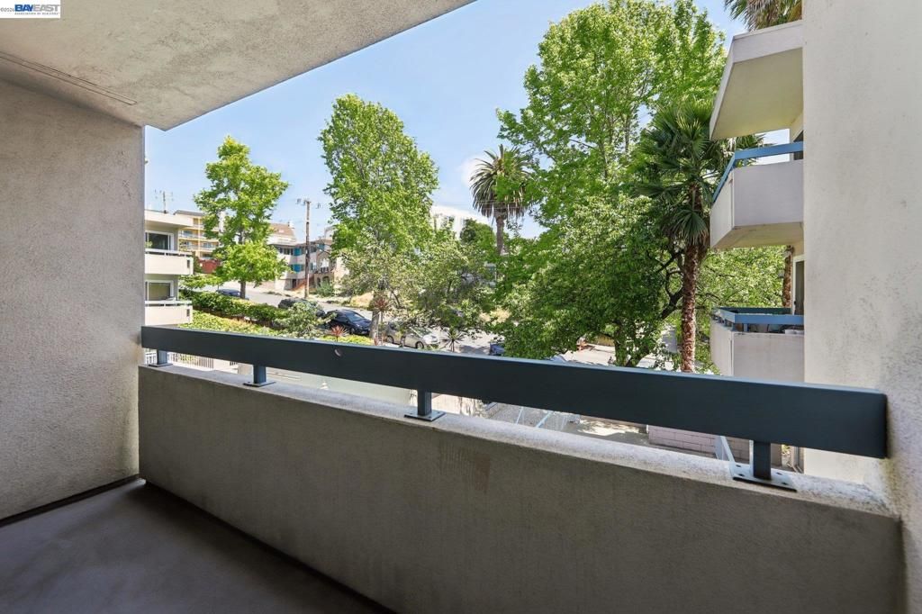 Image 23 of property listing at 385 Jayne Avenue 205, Oakland, CA 94610