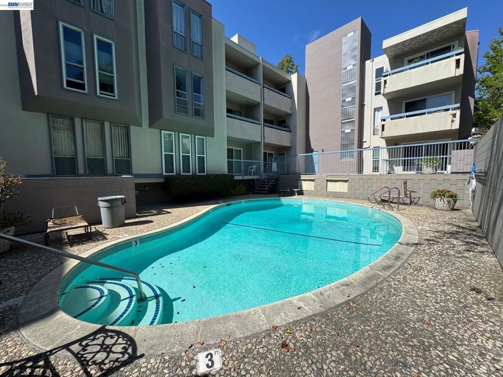 Image 28 of property listing at 385 Jayne Avenue 205, Oakland, CA 94610