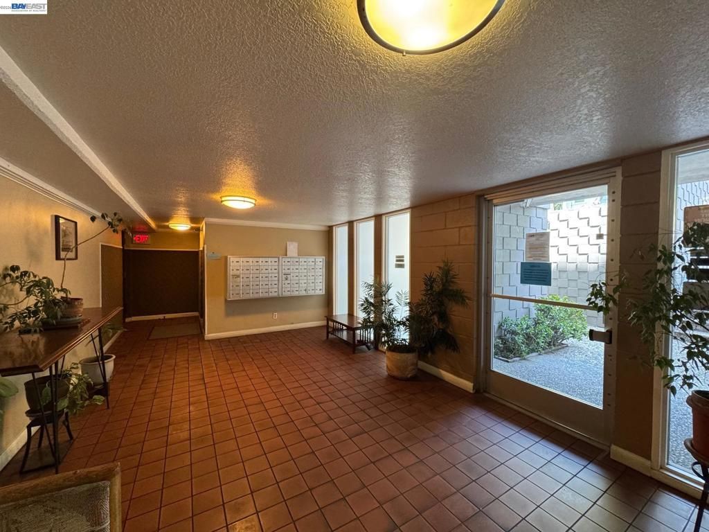Image 29 of property listing at 385 Jayne Avenue 205, Oakland, CA 94610
