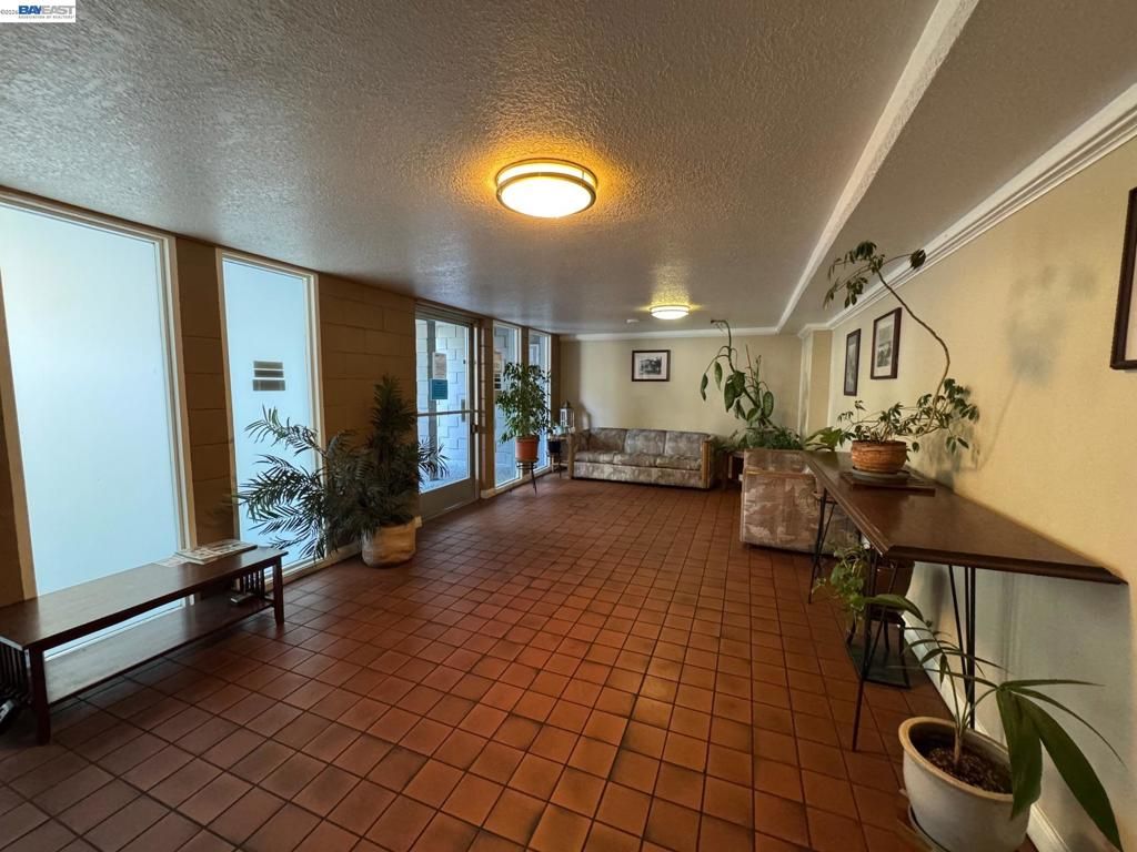 Image 30 of property listing at 385 Jayne Avenue 205, Oakland, CA 94610