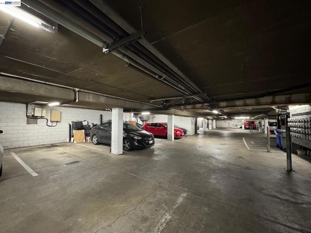 Image 31 of property listing at 385 Jayne Avenue 205, Oakland, CA 94610