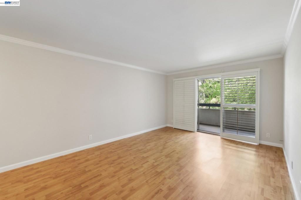 Image 4 of property listing at 385 Jayne Avenue 205, Oakland, CA 94610