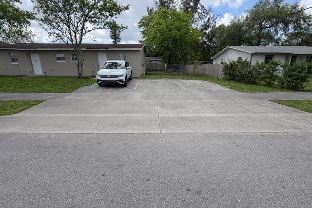 1275 NW 27th Avenue 1-2, Fort Lauderdale, FL 33311