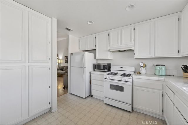 1066 Mill Iron Way, San Jacinto, CA 92583