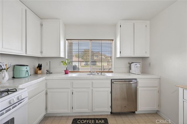 1066 Mill Iron Way, San Jacinto, CA 92583