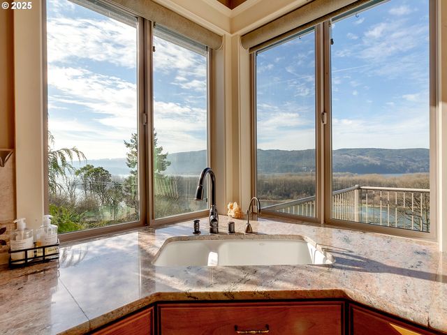 57 BENTLEY Dr, Kelso, WA 98626