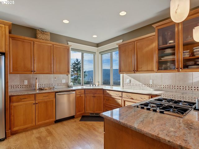 57 BENTLEY Dr, Kelso, WA 98626