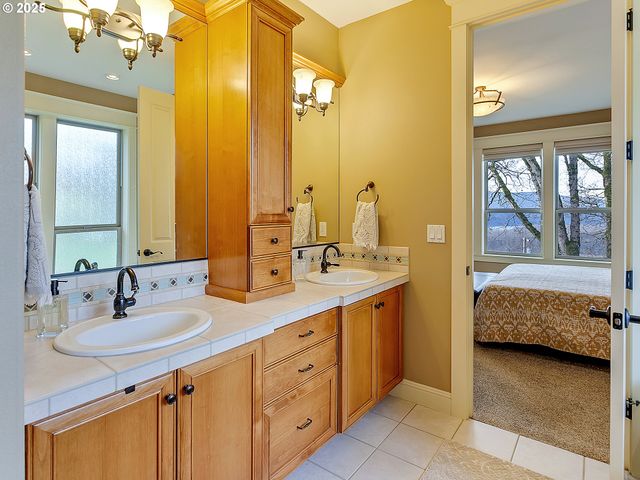 57 BENTLEY Dr, Kelso, WA 98626