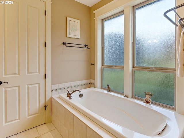 57 BENTLEY Dr, Kelso, WA 98626