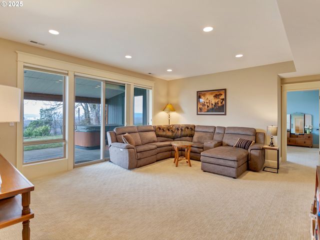 57 BENTLEY Dr, Kelso, WA 98626