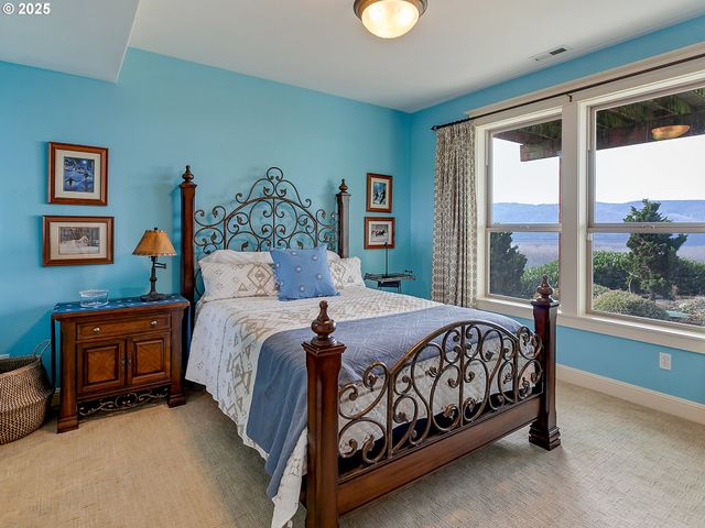 57 BENTLEY Dr, Kelso, WA 98626