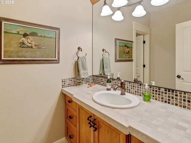 57 BENTLEY Dr, Kelso, WA 98626