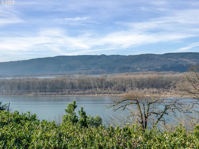 57 BENTLEY Dr, Kelso, WA 98626