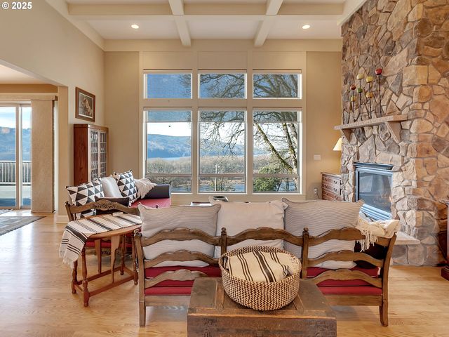 57 BENTLEY Dr, Kelso, WA 98626